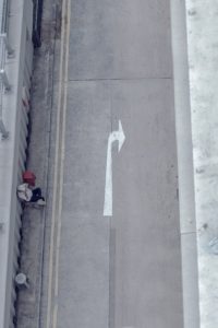 Tydliga streck på vägen